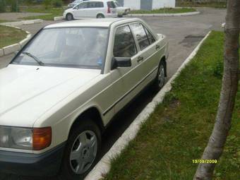 1983 Mercedes-Benz 190 Pictures