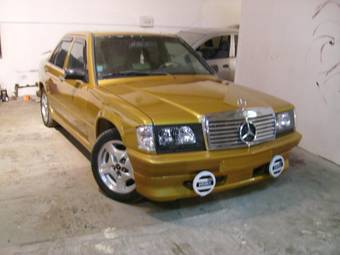 1984 Mercedes-Benz 190 Pictures