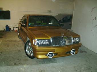 1984 Mercedes-Benz 190 Pictures