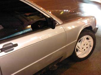 1984 Mercedes-Benz 190 Pictures