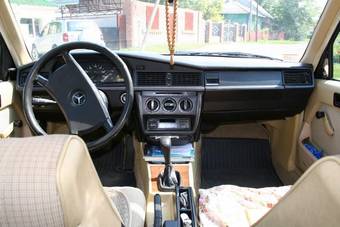 1984 Mercedes-Benz 190 Pictures
