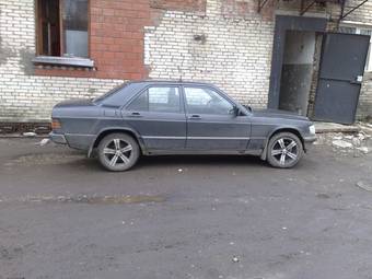 1985 Mercedes-Benz 190 Photos