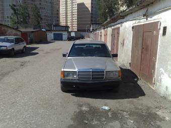 1985 Mercedes-Benz 190 Pictures