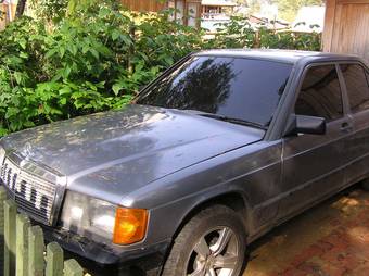 1987 Mercedes-Benz 190 Pictures