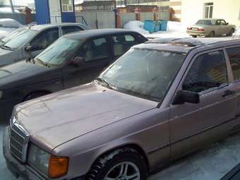 1988 Mercedes-Benz 190 Pictures