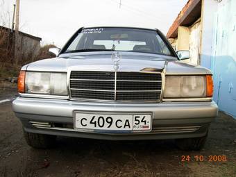 1988 Mercedes-Benz 190 Pictures