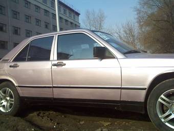 1988 Mercedes-Benz 190 Pictures