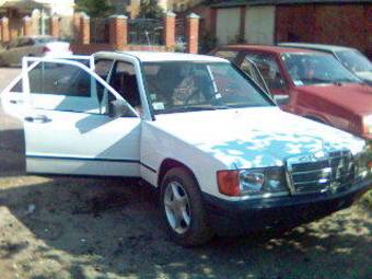 1989 Mercedes-Benz 190 Pictures