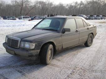 1990 Mercedes-Benz 190 Pictures