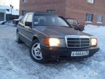 1990 Mercedes-Benz 190 Pictures