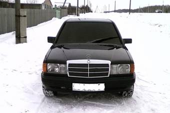 1990 Mercedes-Benz 190 Pictures