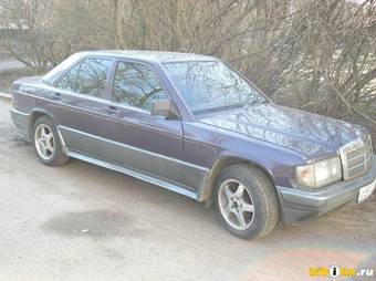 1990 Mercedes-Benz 190 Pictures