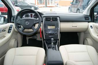 2010 Mercedes-Benz B-Class Pictures