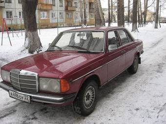 1978 Mercedes-Benz C-Class Photos