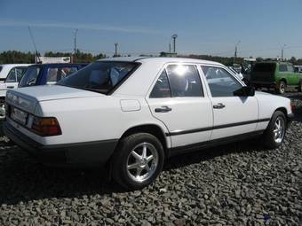 1986 Mercedes-Benz C-Class Photos