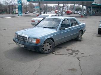 1988 Mercedes-Benz C-Class Images