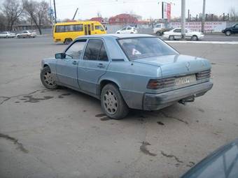1988 Mercedes-Benz C-Class Pictures