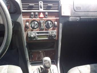 2000 Mercedes-Benz C-Class Photos