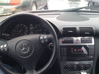 2004 Mercedes-Benz C-Class Pictures