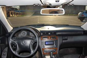 2004 Mercedes-Benz C-Class Photos