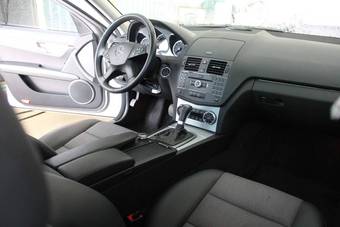 2010 Mercedes-Benz C-Class Pictures
