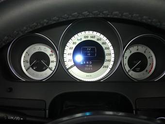 2011 Mercedes-Benz C-Class Pictures