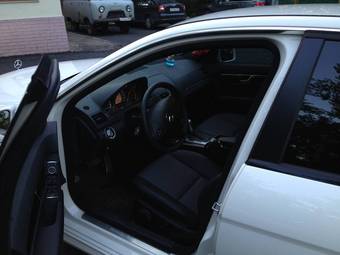 2011 Mercedes-Benz C-Class Pictures