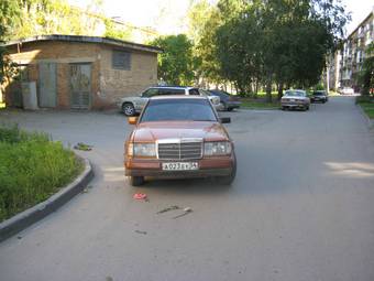 1987 Mercedes-Benz E-Class Pictures