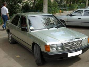 1988 Mercedes-Benz E-Class Wallpapers