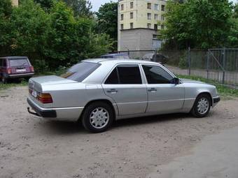 1988 Mercedes-Benz E-Class Pictures