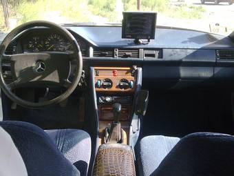 1988 Mercedes-Benz E-Class Pics