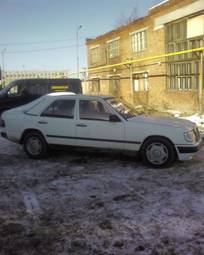 1989 Mercedes-Benz E-Class Photos