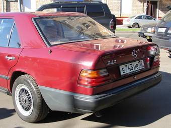 1989 Mercedes-Benz E-Class Photos