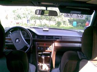 1989 Mercedes-Benz E-Class Pictures