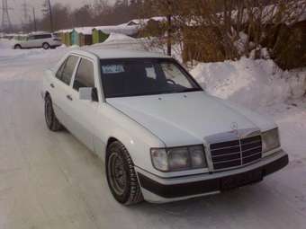 1990 Mercedes-Benz E-Class Images