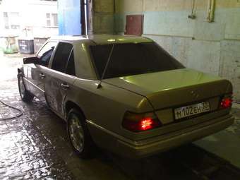 1990 Mercedes-Benz E-Class Pics