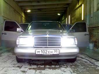 1990 Mercedes-Benz E-Class Pictures