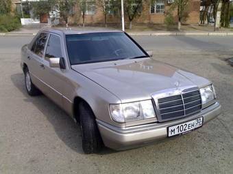 1990 Mercedes-Benz E-Class Photos