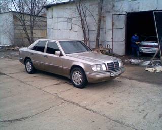 1990 Mercedes-Benz E-Class Photos