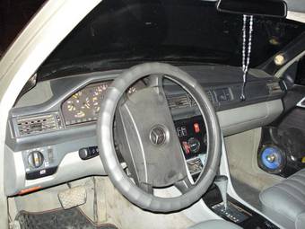 1990 Mercedes-Benz E-Class Photos