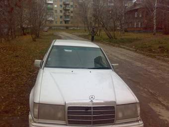 1990 Mercedes-Benz E-Class Pictures