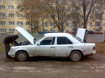 1990 Mercedes-Benz E-Class Pics