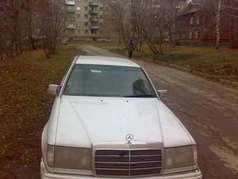1990 Mercedes-Benz E-Class Pictures