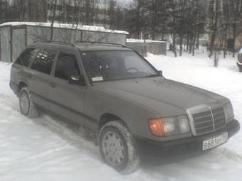 1990 Mercedes-Benz E-Class Photos