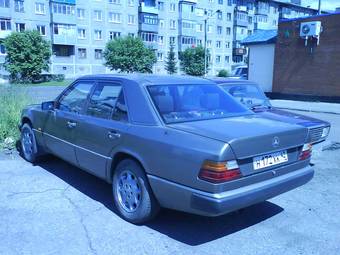 1990 Mercedes-Benz E-Class Photos