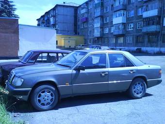 1990 Mercedes-Benz E-Class Photos