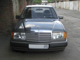 1990 Mercedes-Benz E-Class Photos