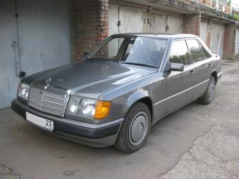 1990 Mercedes-Benz E-Class Pictures