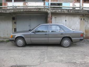 1990 Mercedes-Benz E-Class Photos