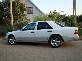 1990 Mercedes-Benz E-Class Photos